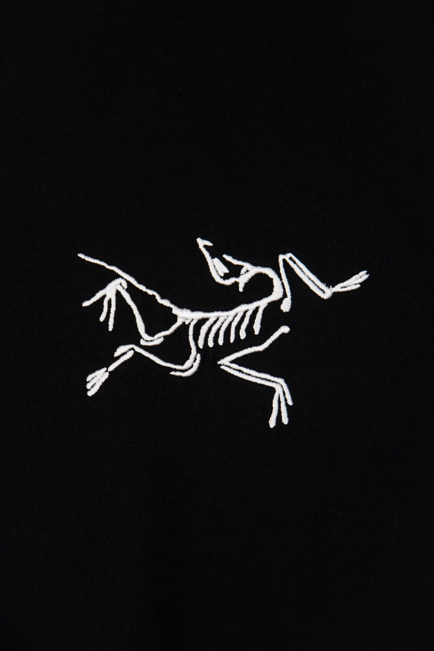 ：Y 100 ARC'TERYX 26ss New Arrival T ， ，Breathable ， 。 ， ， ， Same Style 。 ， ， ； logo， ， 。Classic Versatile ， 、 ， 、 、 。 ， ， ！ ：Black White Size：S-XL